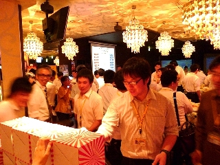 景品を狙う人たち