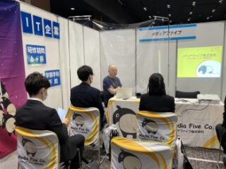 上野代表取締役会長による説明