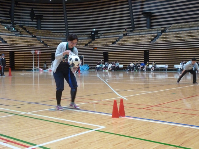 ボールで的当て