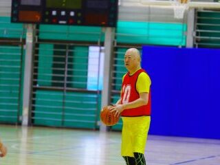 上野会長とバスケットボール